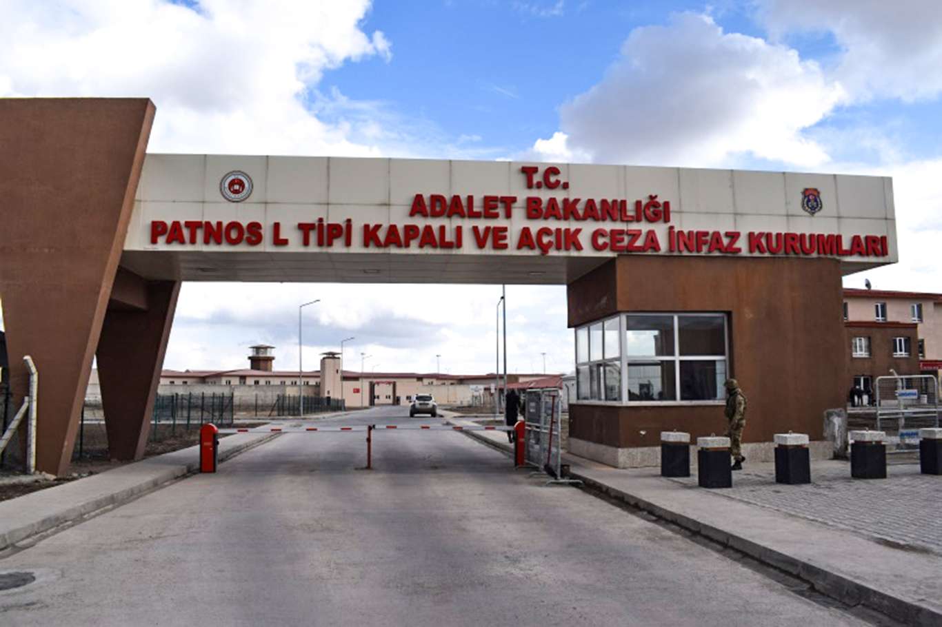 İşkence iddiaları ile gündeme gelen Patnos Cezaevi şimdi bir mahkûmun ölümü ile gündemde İşkence iddiaları ile gündeme gelen Patnos Cezaevi şimdi bir mahkûmun ölümü ile gündemde